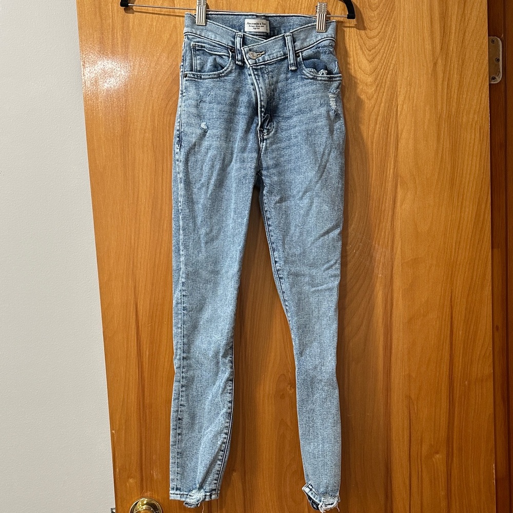 Abercrombie & Fitch Super Skinny Ankle Jeans